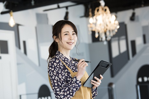 カフェオーナー